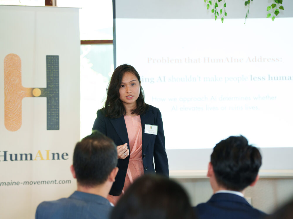 A member presenting at a HumAIne roundtable